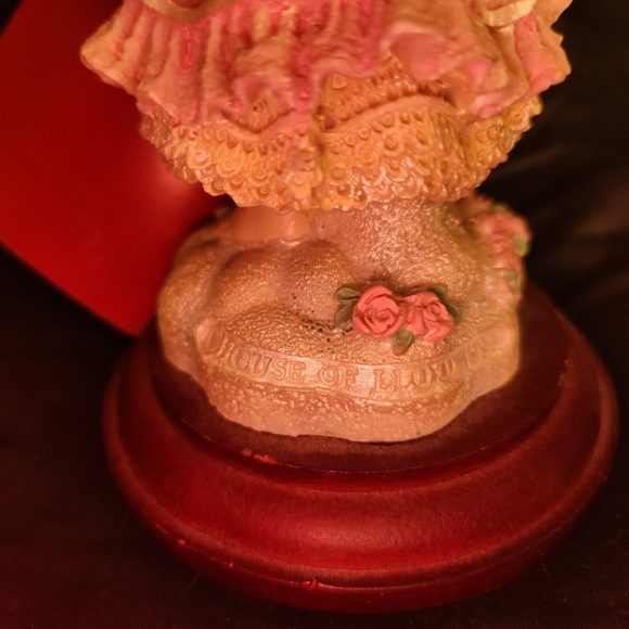 Vintage House Of Lloyd Christmas Around The World The Giving Angel Figurine 1996 - Picture 5 of 5